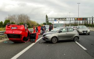Ein Verkehrsunfall auf einer Autobahn